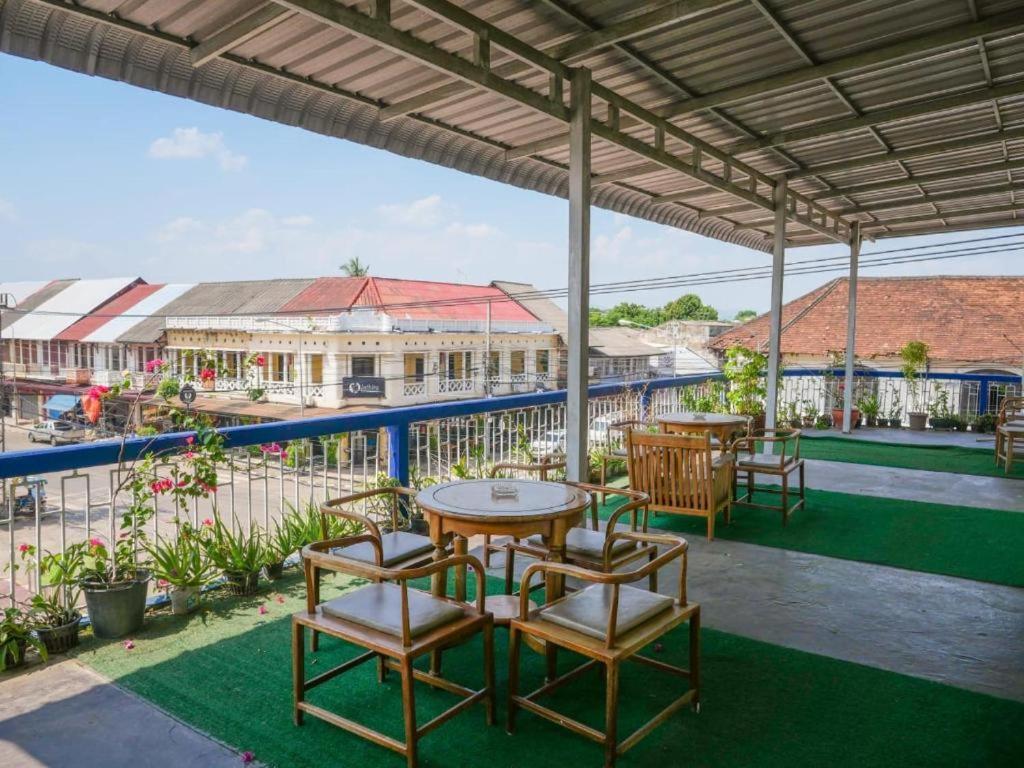 Kfg Guesthouse Thakhek Extérieur photo